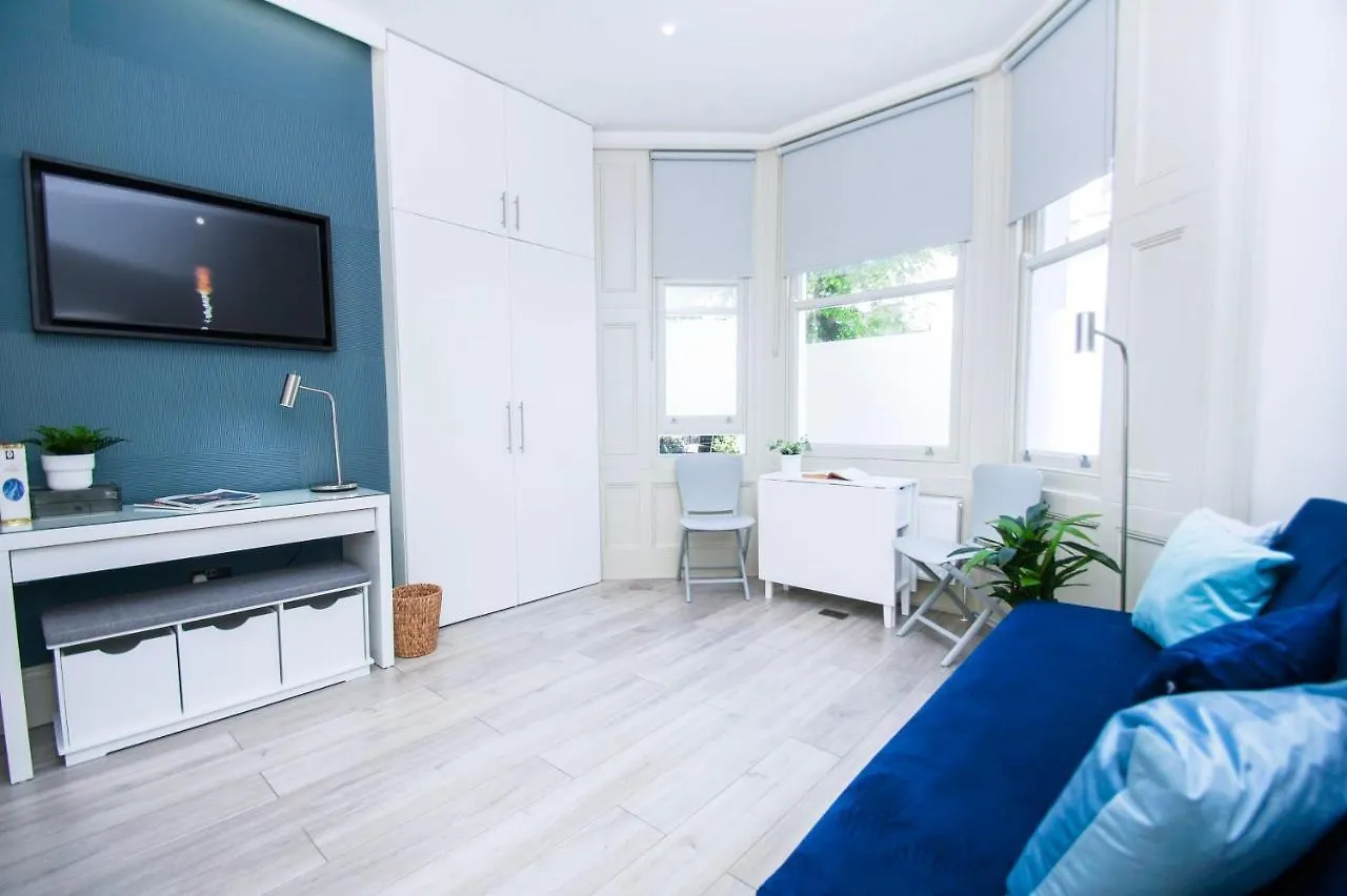 Sobo Studio 1- By Brighton Holiday Lets contacts