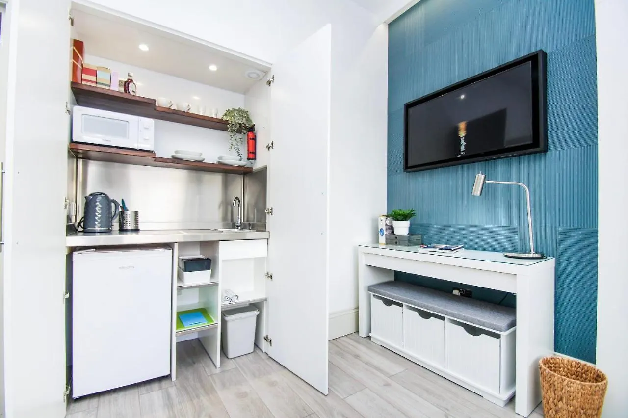 Sobo Studio 1- By Brighton Holiday Lets Apartment